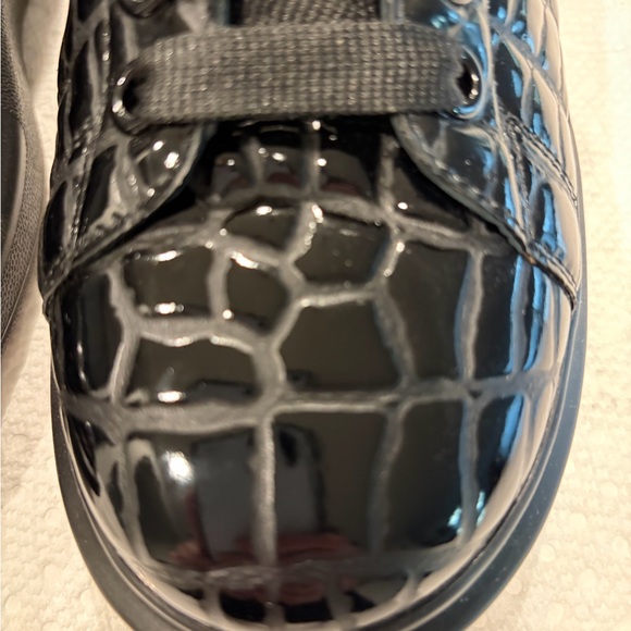 Alexander McQueen Mens Black Glossy Croc Embossed Sneakers - Picture 6 of 8